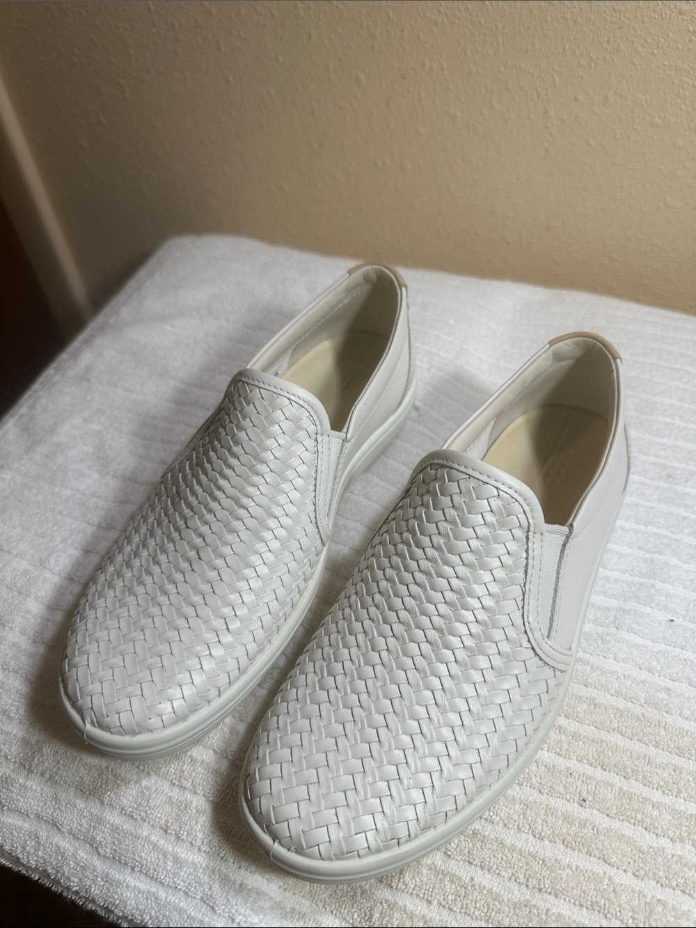 Ecco Slip on Sneakers. Size 7-7.5